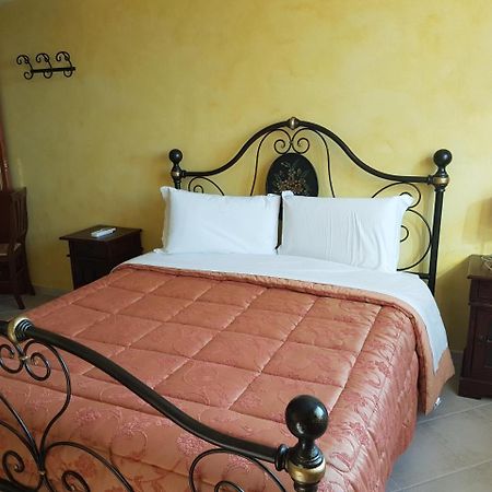 Le Tre Rose Hotel Bono  Eksteriør billede
