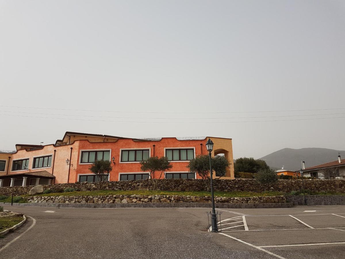 Le Tre Rose Hotel Bono  Eksteriør billede