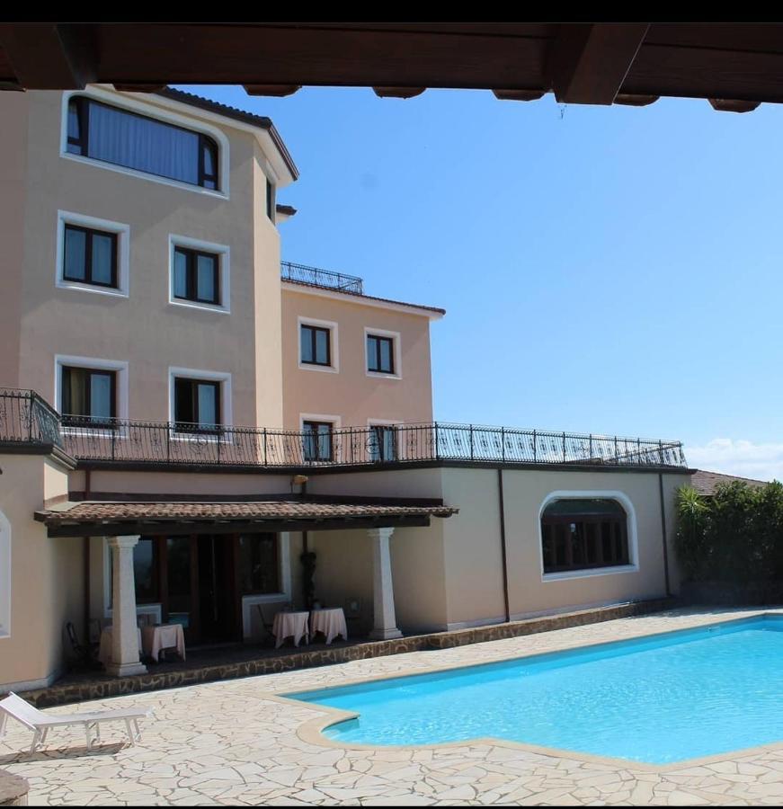 Le Tre Rose Hotel Bono  Eksteriør billede