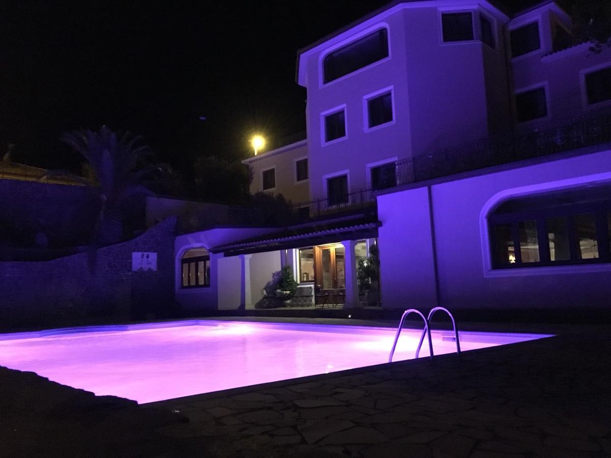 Le Tre Rose Hotel Bono  Eksteriør billede