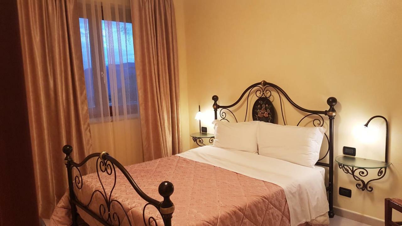 Le Tre Rose Hotel Bono  Eksteriør billede